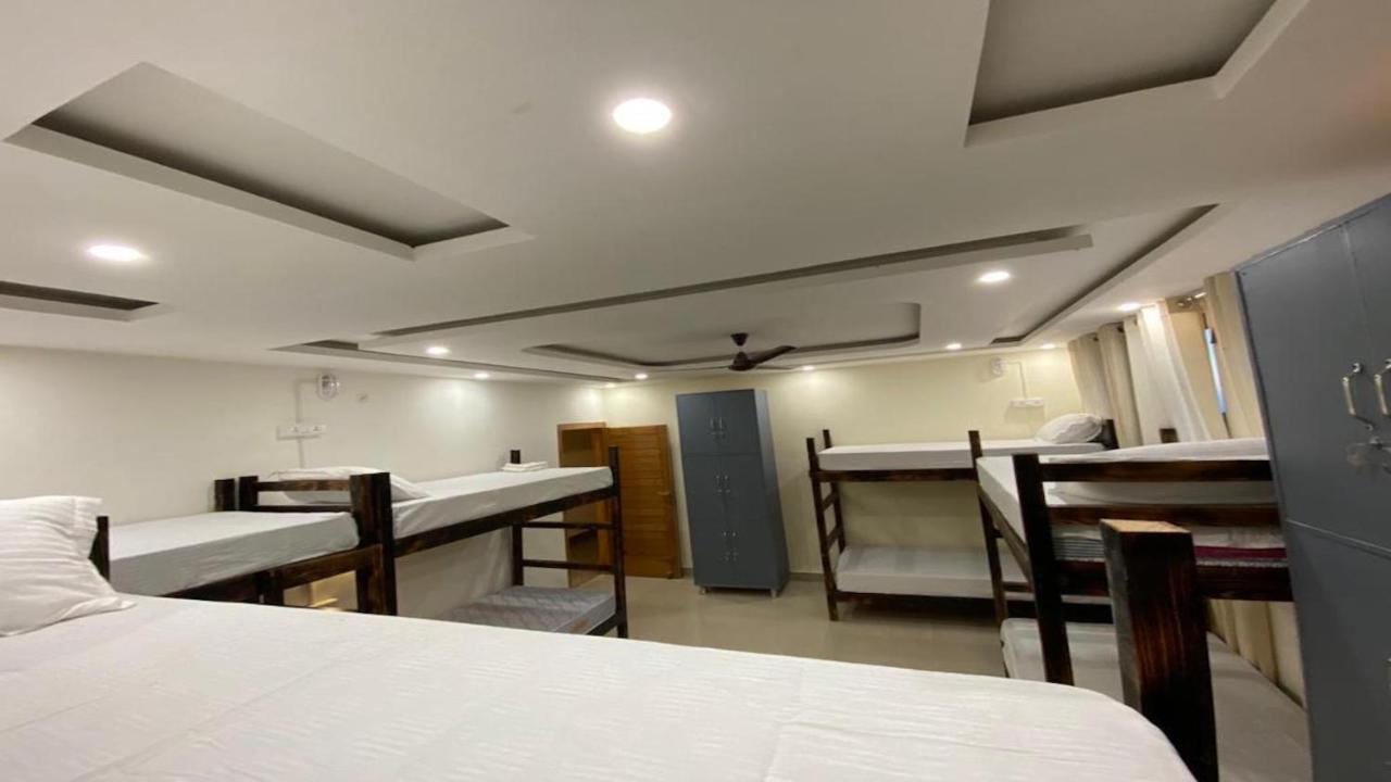 Хостел Madpackers Mcleodganj Дармсала Экстерьер фото
