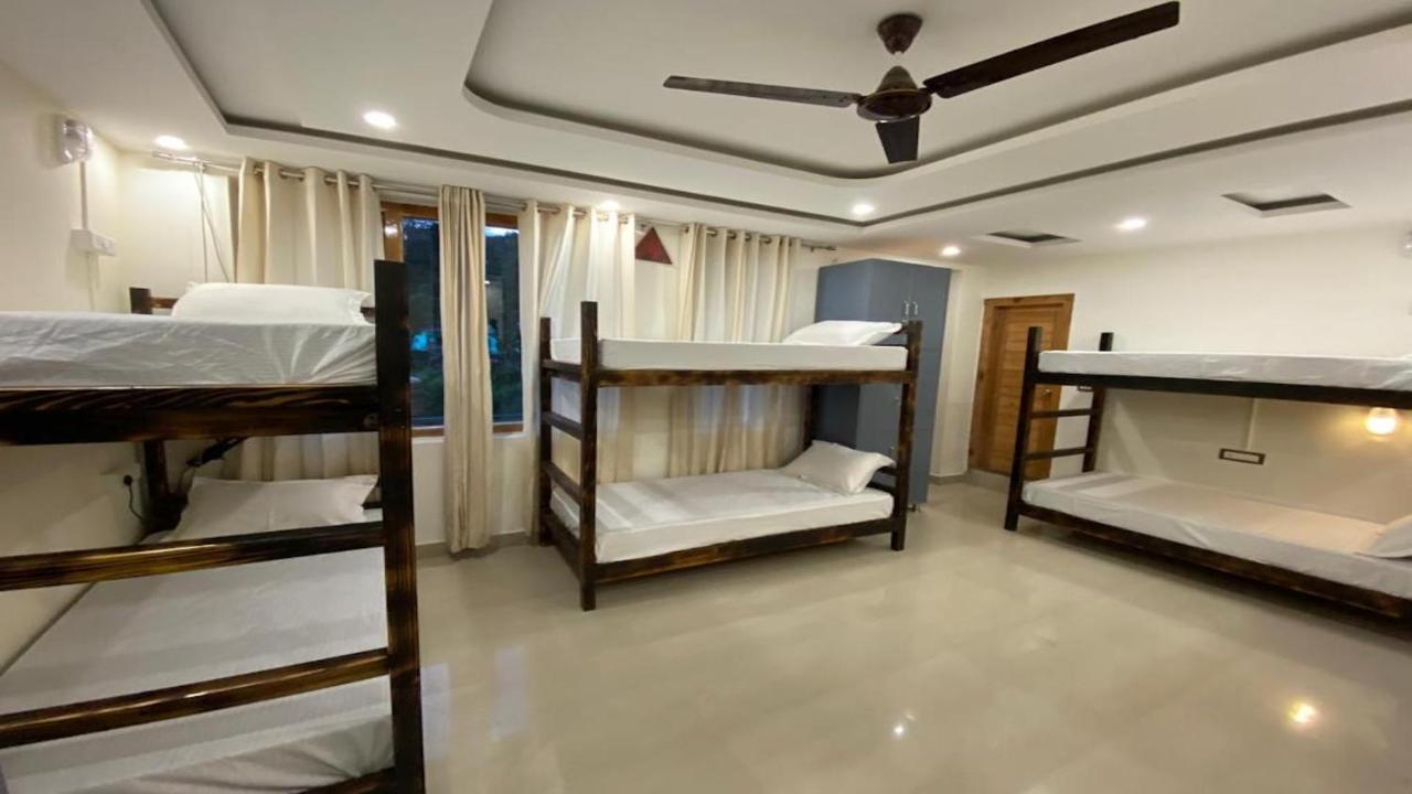 Хостел Madpackers Mcleodganj Дармсала Экстерьер фото